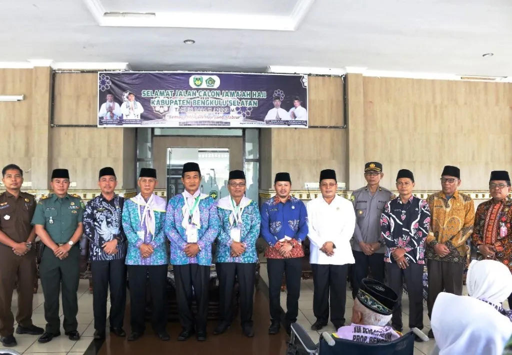 Sekda Bengkulu Selatan Lepas 132 CJH Tahun 2023