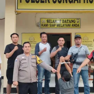 Sembunyi di Mukomuko, DPO Polres BU Berhasil Ditangkap Polsek Sungai Rumbai Sembunyi di Mukomuko, DPO Polres BU Berhasil Ditangkap Polsek Sungai Rumbai