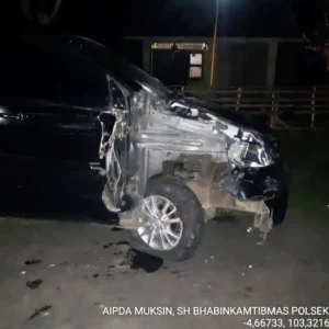 Usai Inova, Giliran Daihatsu Xenia Senggol Dum Truk