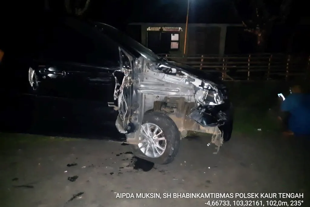 Usai Inova, Giliran Daihatsu Xenia Senggol Dum Truk