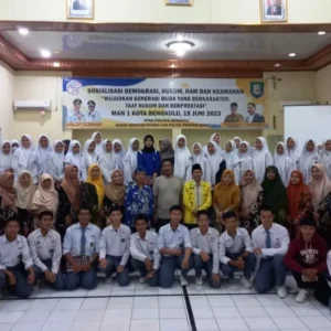 Usin Sembiring Hadirkan Keceriaan Saat Jadi Pemateri Sosialisasi di MAN 1 Kota Bengkulu