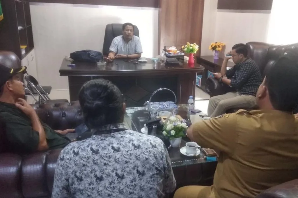 Usin Sembiring Pastikan Akan Menindaklanjuti Permintaan Warga Desa Urai