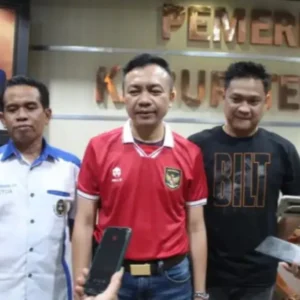 Wabup Rahmat Santoso Bareng Tomi Gandhi Nobar Indonesia Vs Argentina, Sinyal Koalisikah? Wabup Rahmat Santoso Bareng Tomi Gandhi Nobar Indonesia Vs Argentina, Sinyal Koalisikah?