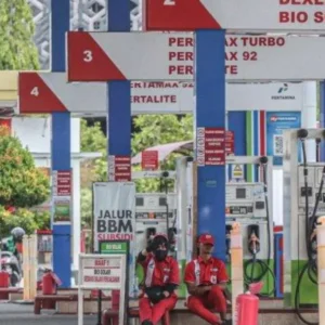 Alami Lonjakan Harga, Cek Harga BBM Pertamina di Sini Terkait Harga BBM, Beberapa Perusahaan Ini Lakukan Penyesuaian Tarif Produk BBM Keterbatasan Fiskal, Penyesuaian Harga BBM Dinilai Masuk Akal Subsidi BBM Dialihkan ke Transfer Tunai, Harga Pertalite dan Solar Naik Harga BBM Shell Naik per 1 November 2024, Berikut Rinciannya