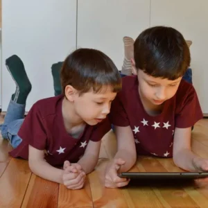 Dampak Negatif Gadget Pada Anak