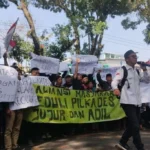 Diduga Ada Kecurangan Perhitungan Suara, Ratusan Warga Datangi Kantor Bupati Rejang Lebong