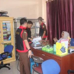 Kejari Kaur Geledah Kantor Dinkes, Beberapa Dokumen Disita