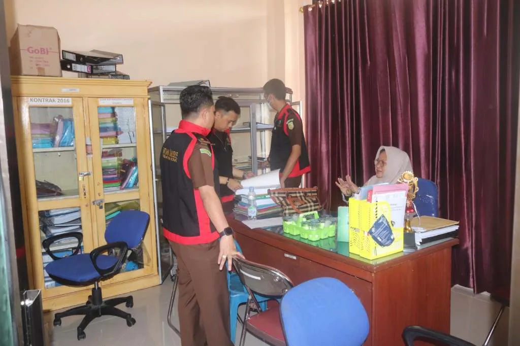 Kejari Kaur Geledah Kantor Dinkes, Beberapa Dokumen Disita