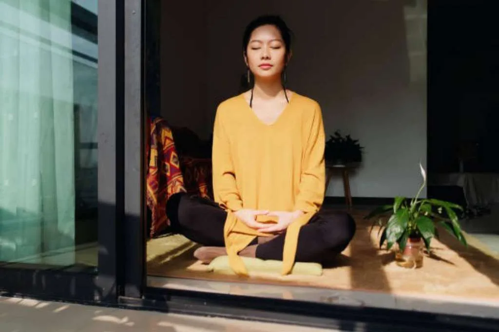 Mindfulness dalam Mengelola Pikiran: Menggunakan Praktik Meditasi untuk Meningkatkan Kesehatan Pikiran Anda Rahasia Umur Panjang dalam 10 Menit Setiap Pagi