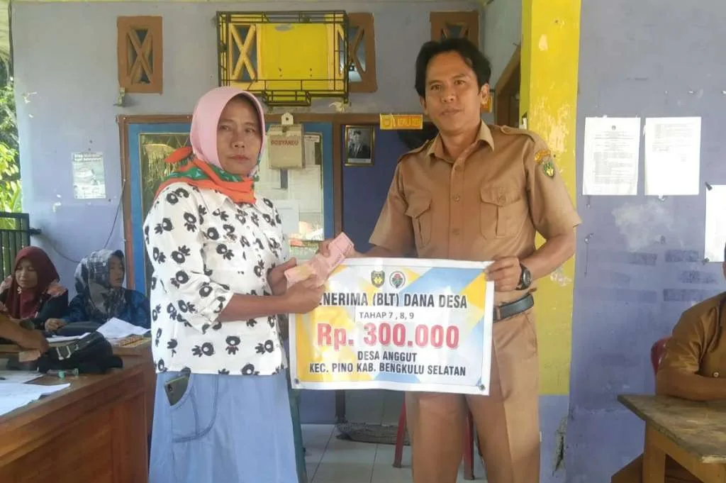 Pemdes Anggut Sukses Salurkan BLT-DD Kepada 47 KPM