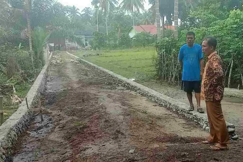 Prioritaskan Para Petani, Pemdes Selasih Bangun Jalan Usaha Tani