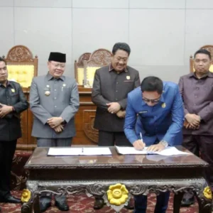 Raperda Tentang Pajak dan Retribusi Daerah Disetujui DPRD Jadi Perda Raperda Tentang Pajak dan Retribusi Daerah Disetujui DPRD Jadi Perda