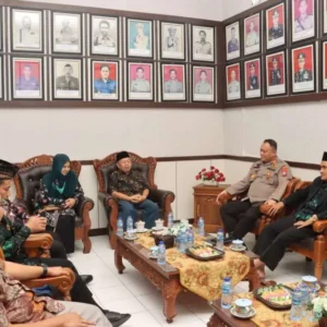 Tingkatkan Komunikasi Antar Umat Beragama, Kapolres dan FKUB Kabupaten Blitar Gelar Silaturahmi Tingkatkan Komunikasi Antar Umat Beragama, Kapolres dan FKUB Kabupaten Blitar Gelar Silaturahmi