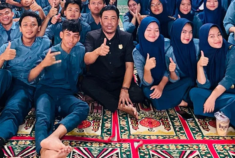 Usin Lakukan Sosialisasi Internet CAKAP di SMAN 7 Kota Bengkulu