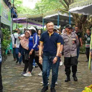 Wabup Rahmat Santoso Secara Resmi Buka Bursa dan Kontes Tanaman Hias Wabup Rahmat Santoso Secara Resmi Buka Bursa dan Kontes Tanaman Hias