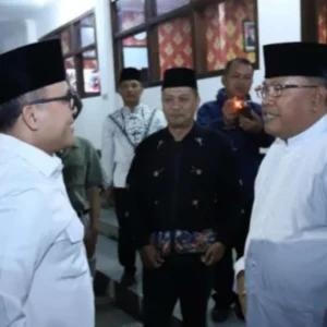 Wali Kota dan Mantan Bupati Blitar Kompak Dampingi Menpan RB Ziarah Makam Bung Karno Walikota dan Mantan Bupati Blitar Kompak Dampingi Menpan RB Ziarah Makam Bung Karno