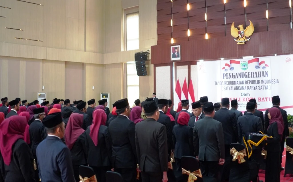 97 ASN Kota Batu Raih Penghargaan Tanda Kehormatan Satyalancana Karya Satya