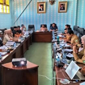 Bahas Kebijakan Anggaran, DPRD dan TAPD Lebong Rapat Bersama Bahas Kebijakan Anggaran, DPRD dan TAPD Lebong Rapat Bersama