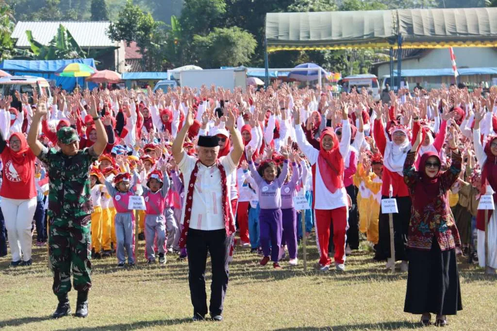 Bupati Sanusi Hadiri Gebyar Anak PAUD dan Senam Pancasila di Malang