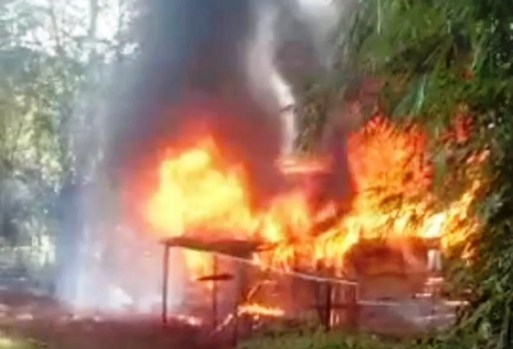 Diduga Korsleting Listrik, Rumah Warga Trans Pelabai Kebakaran