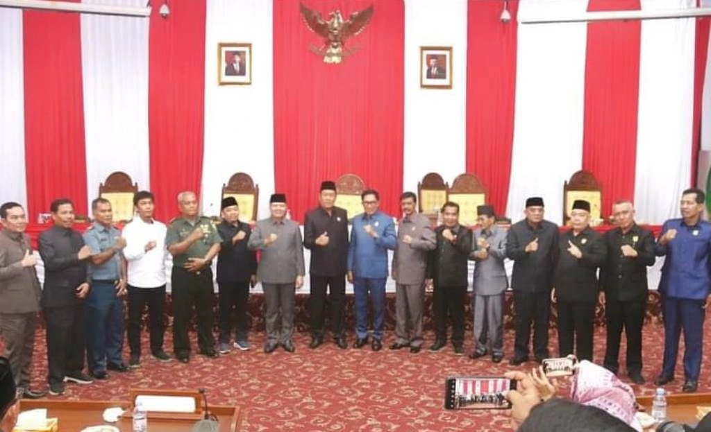 DPRD dan Gubernur Provinsi Bengkulu Tandatangani Berita Acara Bahas Rancangan APBD 2023
