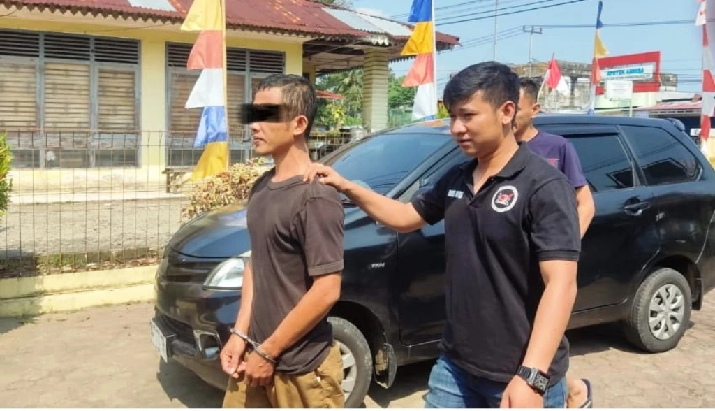 Goda Istri Orang di Depan Suaminya, Kepala Bonyok Dihajar Botol Miras