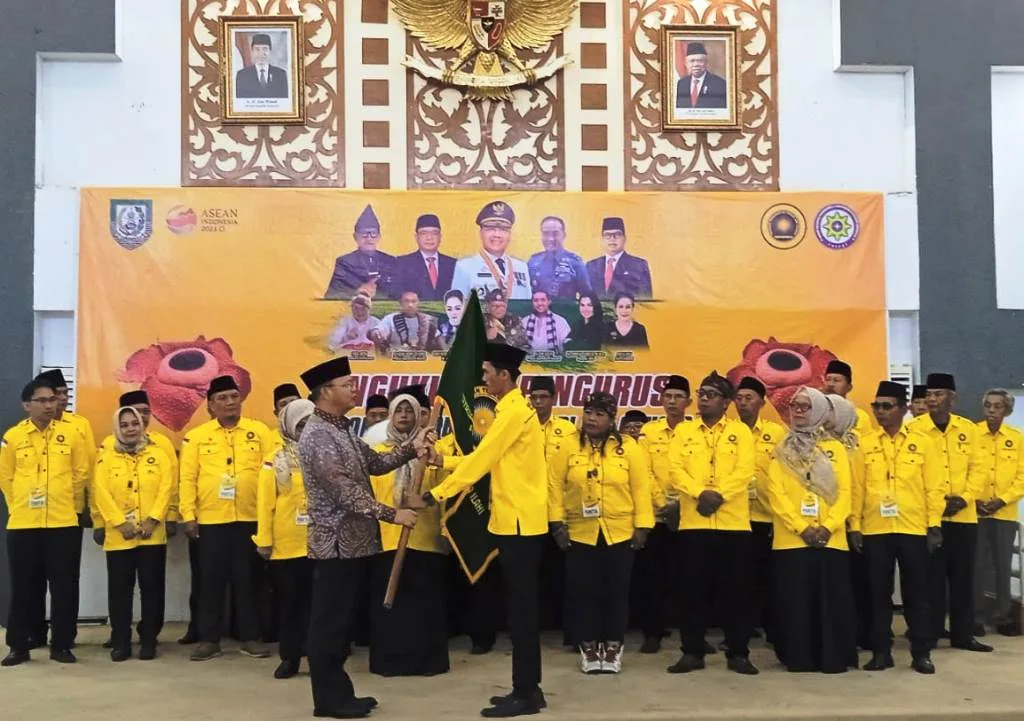 Gubernur Rohidin Kukuhkan Pengurus Yayasan Pengobatan Terapi Air Cahaya Provinsi Bengkulu