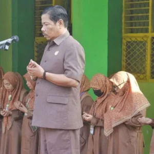 Jadi Inspektur Upacara Sekolah, Usin Sampaikan 3 Amanat Penting