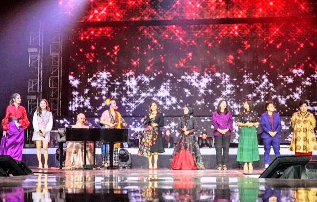 Konser Wanita Hebat: Pesan Inspiratif Miss Merry Riana Memukau Ribuan Penonton