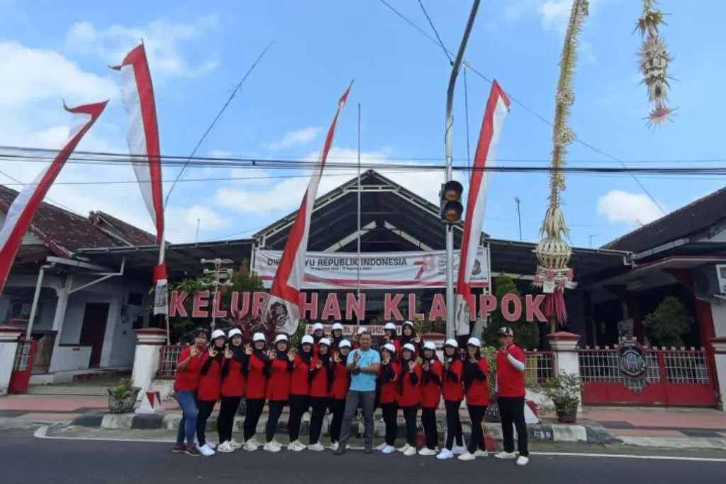 Meriahkan HUT RI ke-78, LPMK Klampok Ikut Lomba baris umum