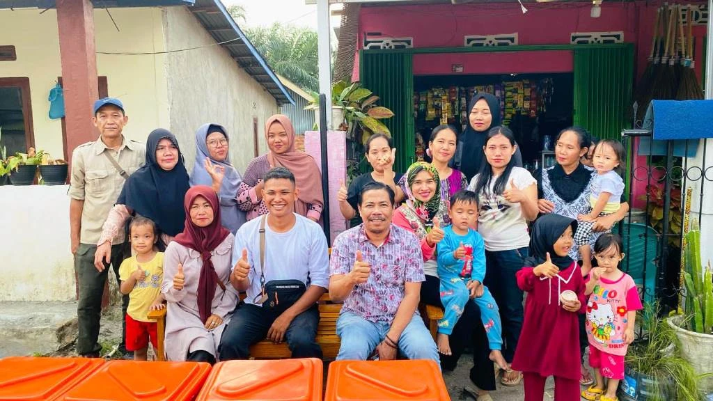 Olah Sampah, Usin dan Ibu-Ibu Kader Lingkungan Nongkrong Bareng