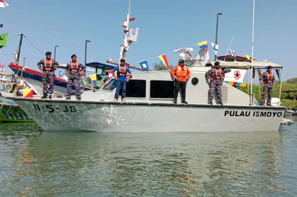 Pastikan Keamanan Acara Labuh Laut, Komandan Patkamla Pulau Ismoyo II-5-38 Lakukan Patroli