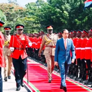 Presiden Jokowi Ditegur Tentara Kenya Saat Upacara Kenegaraan, Ada Apa? Presiden Jokowi Ditegur Tentara Kenya Saat Upacara Kenegaraan, Ada Apa?