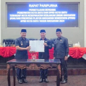 Rapat Paripurna, DPRD Kota Batu Tandatangani Nota Kesepakatan