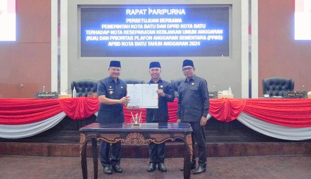 Rapat Paripurna, DPRD Kota Batu Tandatangani Nota Kesepakatan