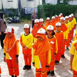 Satbinmas Tegal Kota Latih Anak SD untuk Lomba Pocil Satbinmas Tegal Kota Latih Anak SD untuk Lomba Pocil