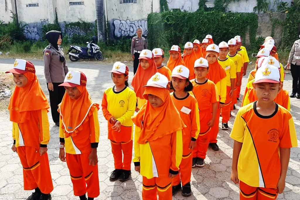 Satbinmas Tegal Kota Latih Anak SD untuk Lomba Pocil
