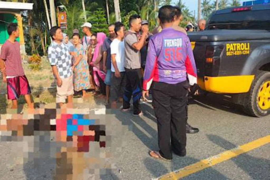 Terlalu Mepet Truk Fuso, Pengendara Sepeda Motor Tewas