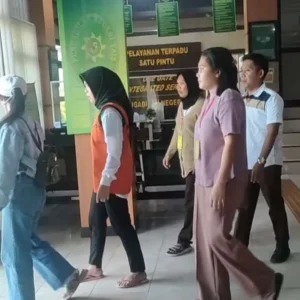 Todong Golok ke Petugas Kepolisian, Istri DPO Divonis 4 Bulan