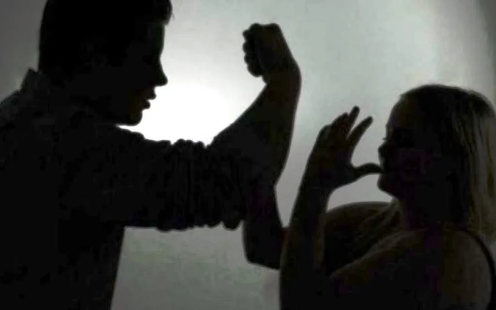 Dianiaya Suami Hingga Babak Belur, Warga Seluma Lapor Polisi Dianiaya Suami Hingga Babak Belur, Warga Seluma Lapor Polisi Viral KDRT Cut Intan Nabila, Ini Tips Membantu Korban Kekerasan Studi Ungkap Dampak Cuaca Ekstrem pada Kekerasan Gender