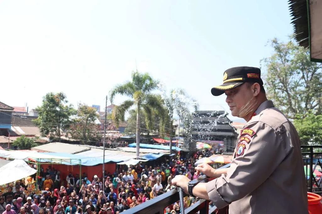 Dalam Siraman Gong Kyai Pradah, Polres Blitar Sukses Amankan Acara