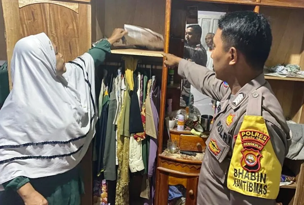 Dinding Rumah Dibobol, Buku Tabungan Beserta Uang 500 Ribu Raib