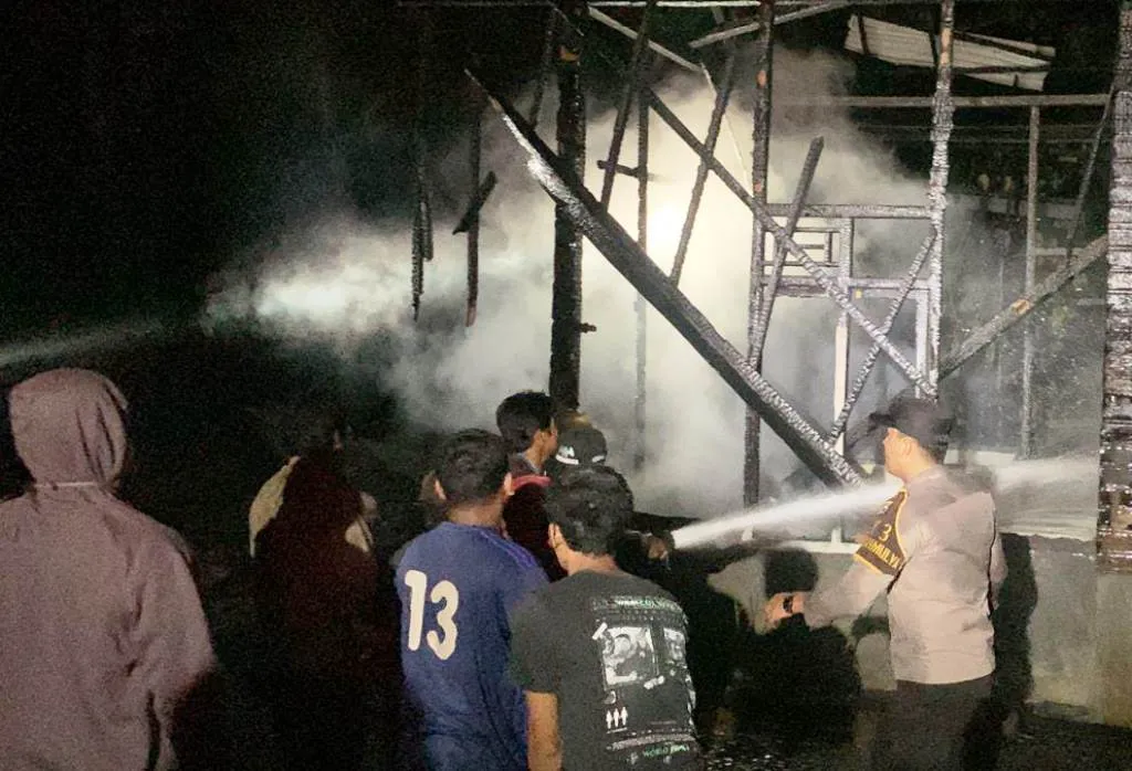 Ditinggal Pergi, Rumah Habis Dilahap Si Jago Merah