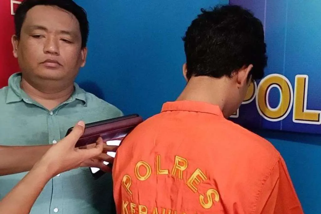 Edarkan Ganja, Siswa SMA Beli IPhone