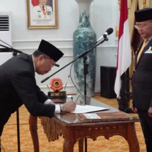 Gubernur Rohidin Lantik Penjabat Sekda dan Pejabat Pimpinan Tinggi di Bengkulu