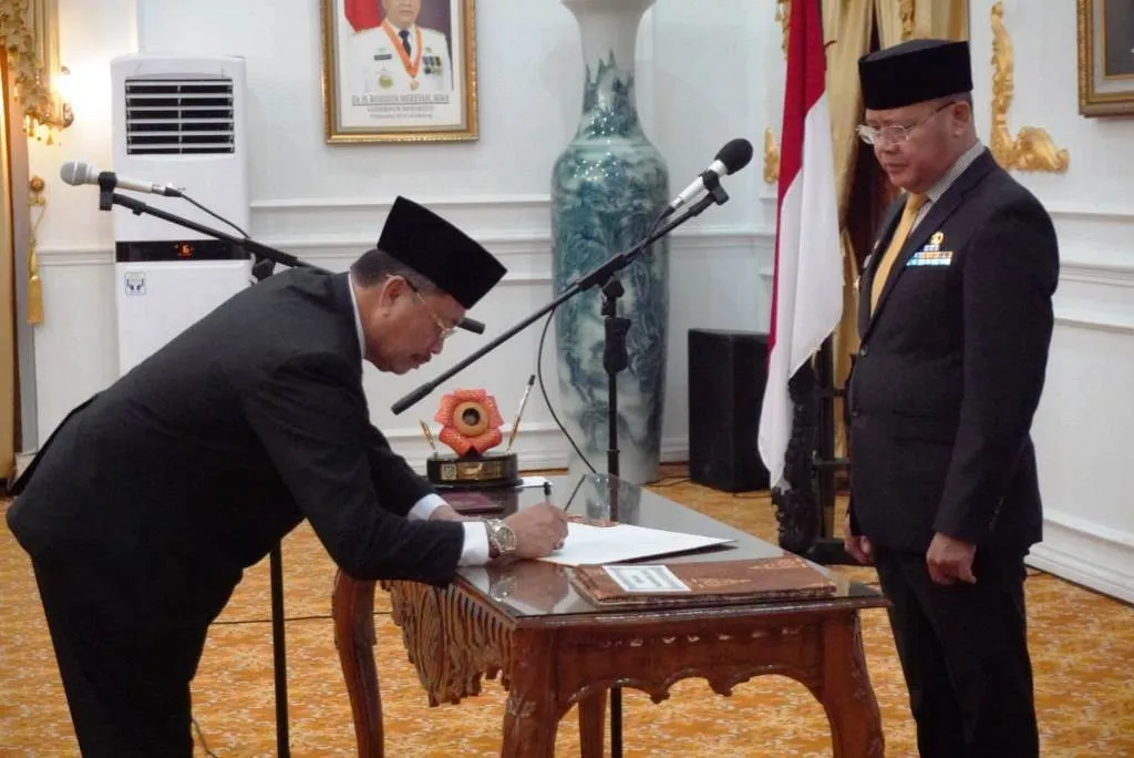 Gubernur Rohidin Lantik Penjabat Sekda dan Pejabat Pimpinan Tinggi di Bengkulu