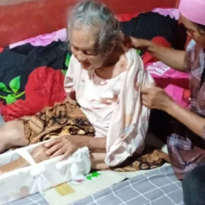 Jadi Korban Tabrak Lari, Pengungkapan Kasus Terkesan Ditutup-tutupi Jadi Korban Tabrak Lari, Pengungkapan Kasus Terkesan Ditutup-tutupi Tabrak Lari Fortuner Hitam di Simpang Bumi Ayu Belum Ada Titik Terang Pilu, Anak dan Cucu Ikut Sakit Memikirkan Perkara Tabrak Lari Yang Dialami Nenek Salidah
