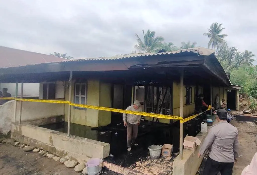 Jago Merah Lahap Dua Rumah Sekaligus, Korban Rugi Ratusan Juta