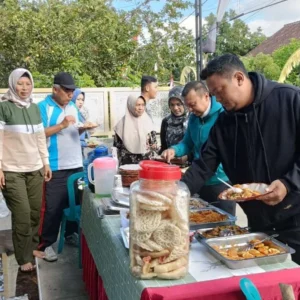 Jumat Berkah, Dasa Wisma Tapak Dara dan KWT Dewi Sri Berbagi Makanan Gratis