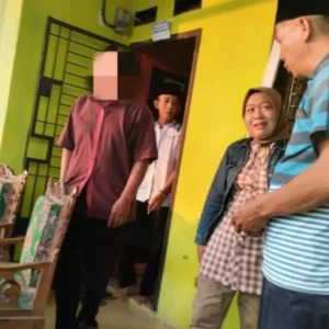 Kepergok Berduaan dengan Istri Orang, ASN BKSD Disanksi Cuci Kampung